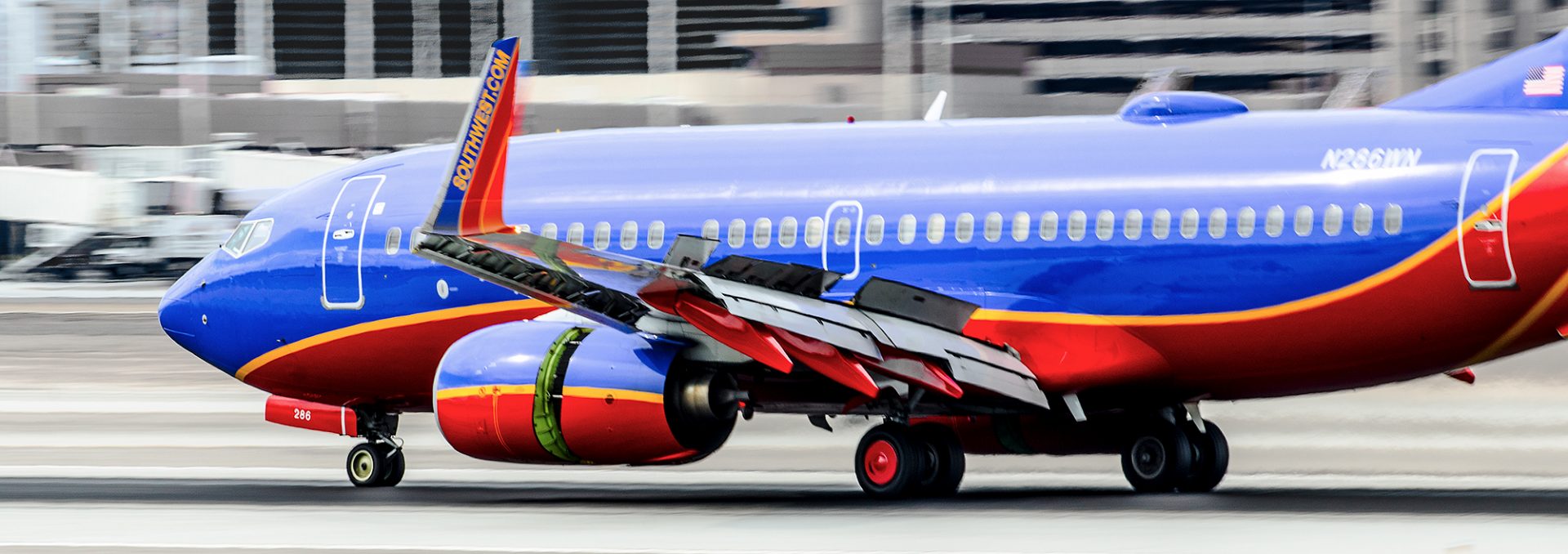 Southwest 737-700 N286WN rolling out on 25L